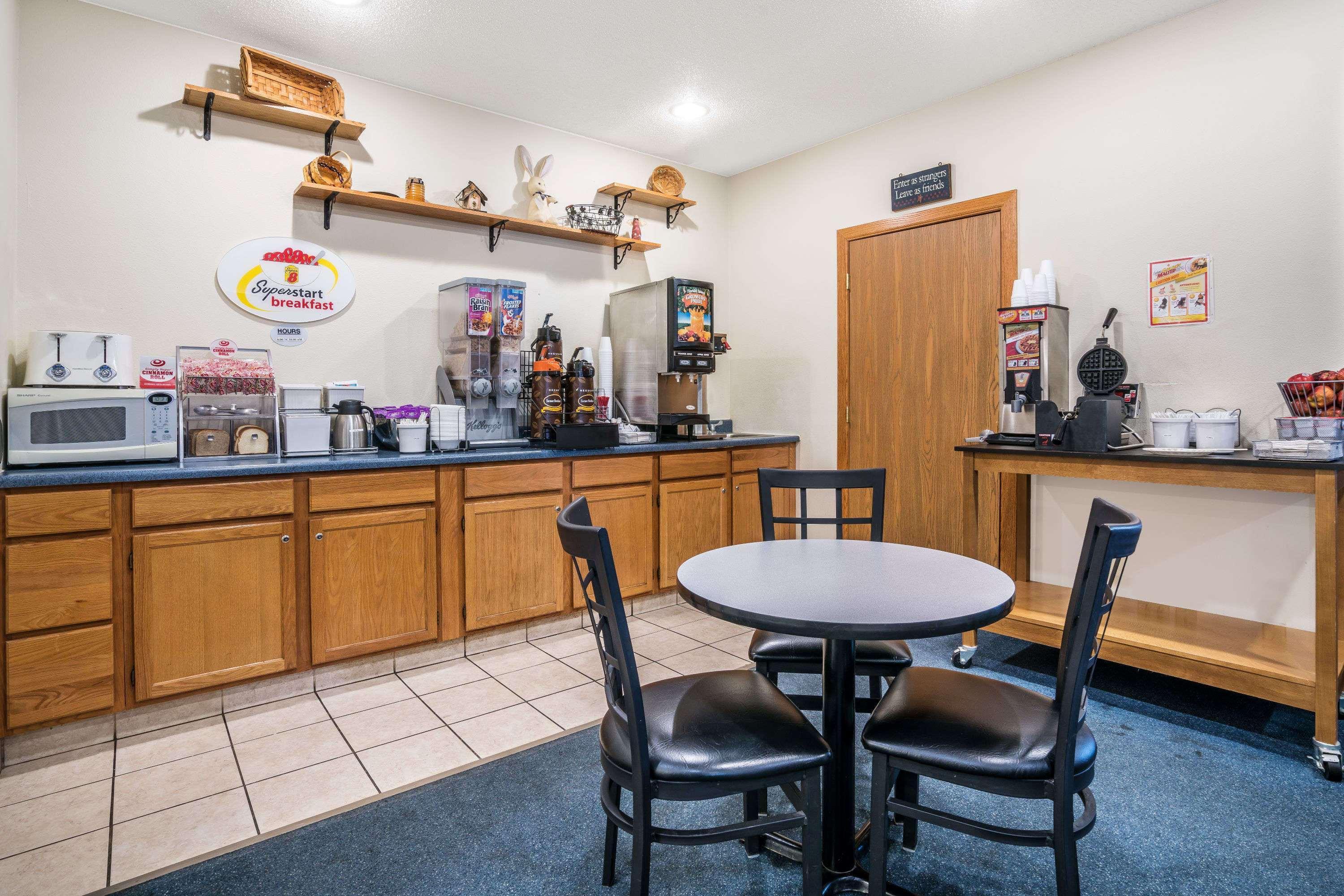 Super 8 By Wyndham Neillsville Wi Εξωτερικό φωτογραφία